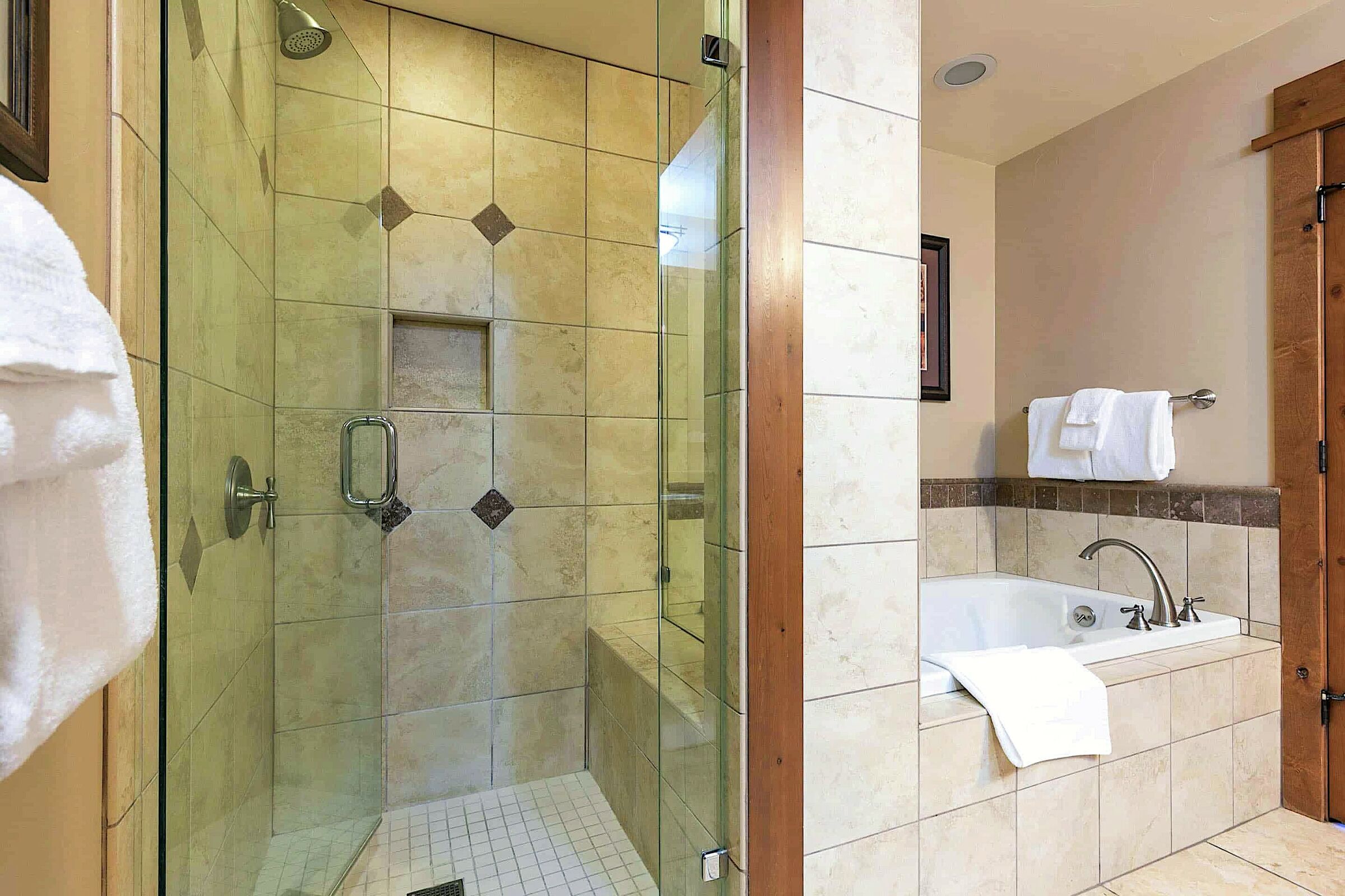 #511 - Master Ensuite Bathroom