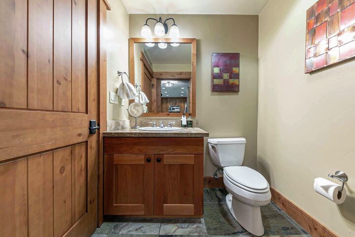 #101B - Bathroom