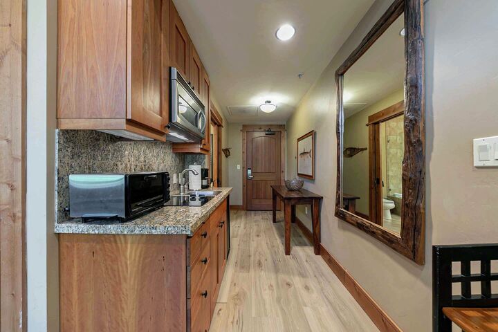 #101A - Junior Suite Kitchenette