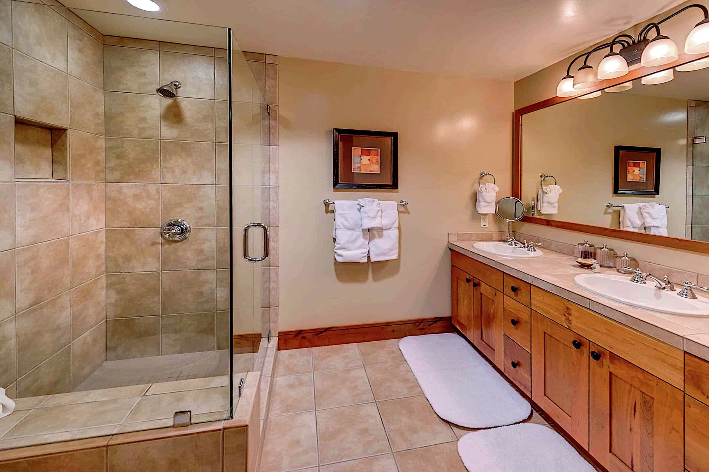 #206 - Junior Suite Bathroom