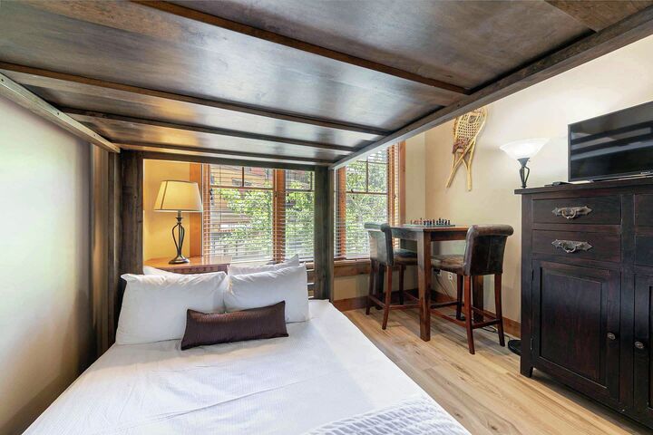 #101 - Junior Suite Living Area