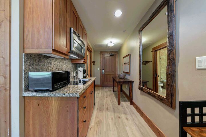 #101 - Junior Suite Kitchenette