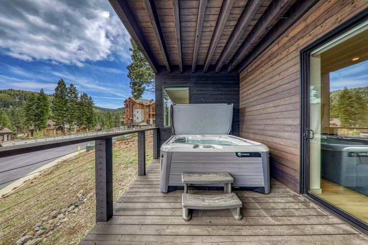 #7470 - Balcony with Hot Tub