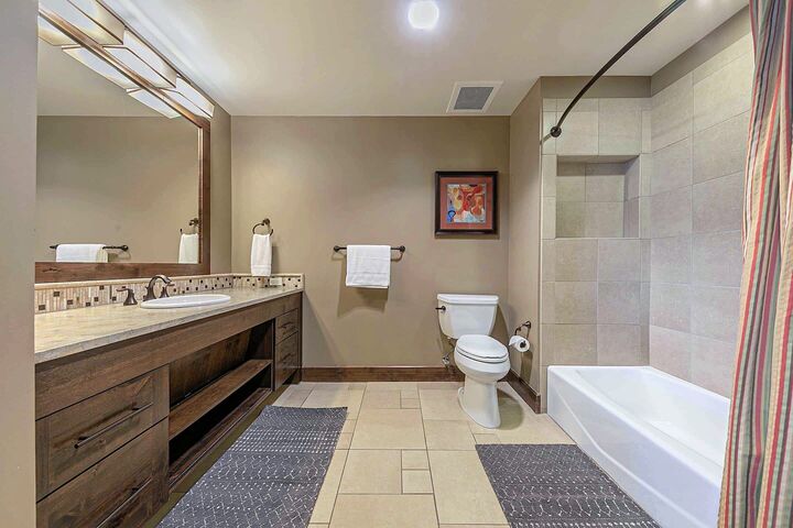 #306 - Ensuite Bathroom