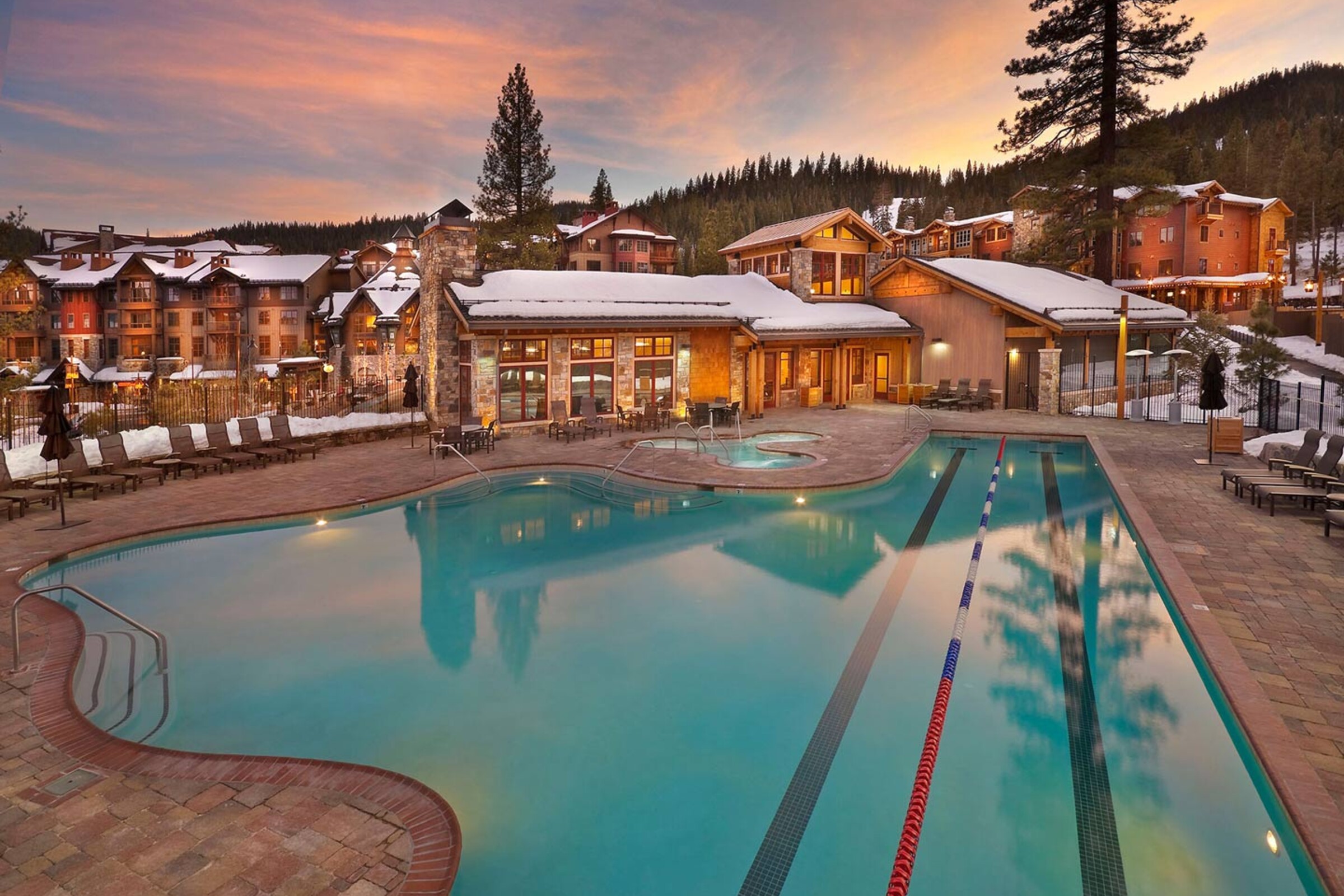Outdoor Pool & Hot Tub