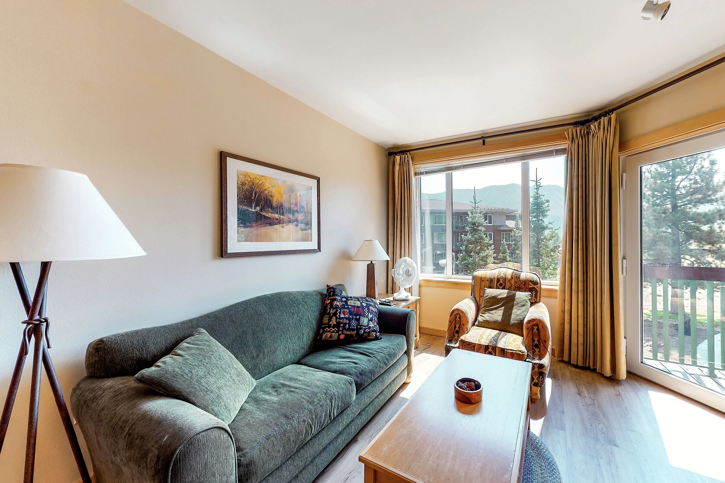 #444 - Living Area