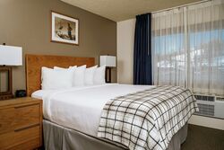 1 Queen - Bedroom