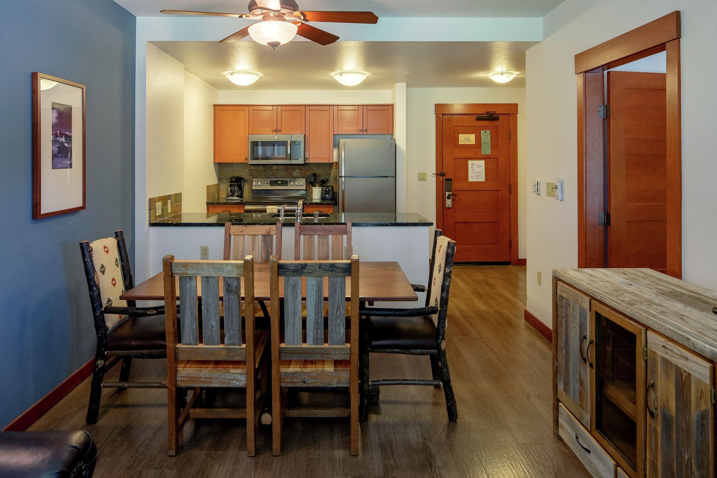 Dining Area & Kitchen