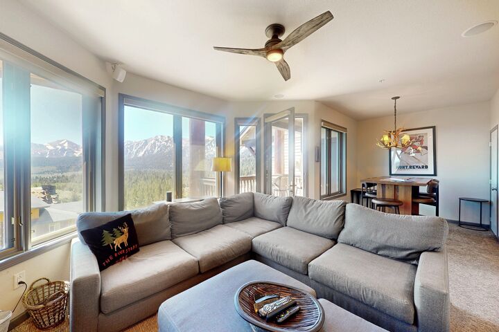 #206 - Living Area & Dining Area