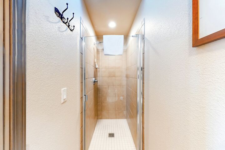 #206 - Master Ensuite Bathroom
