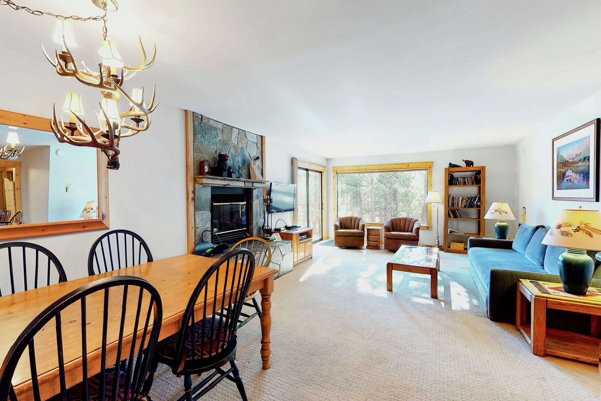 #67G - Dining Area & Living Area