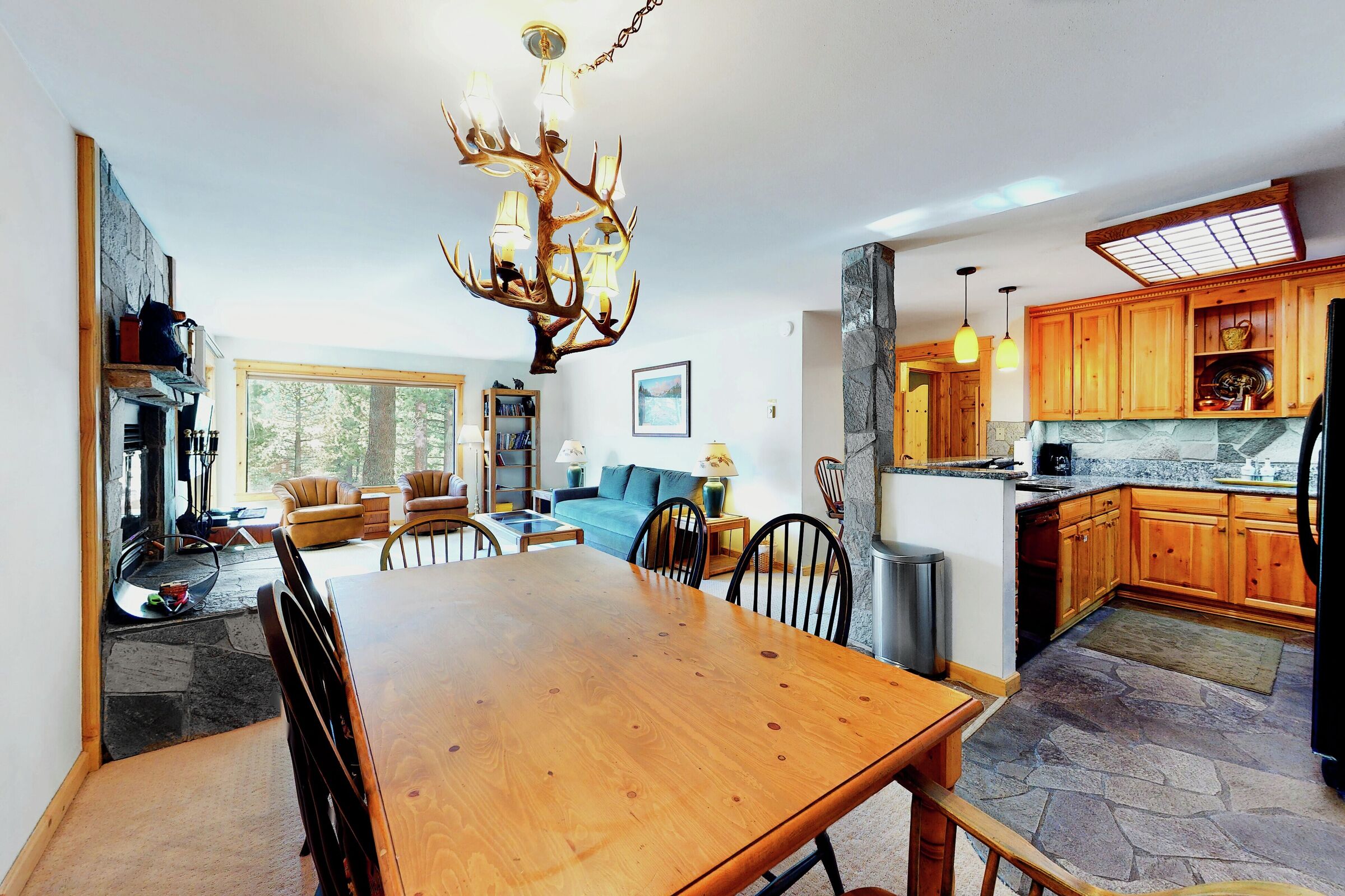 #67G - Dining Area