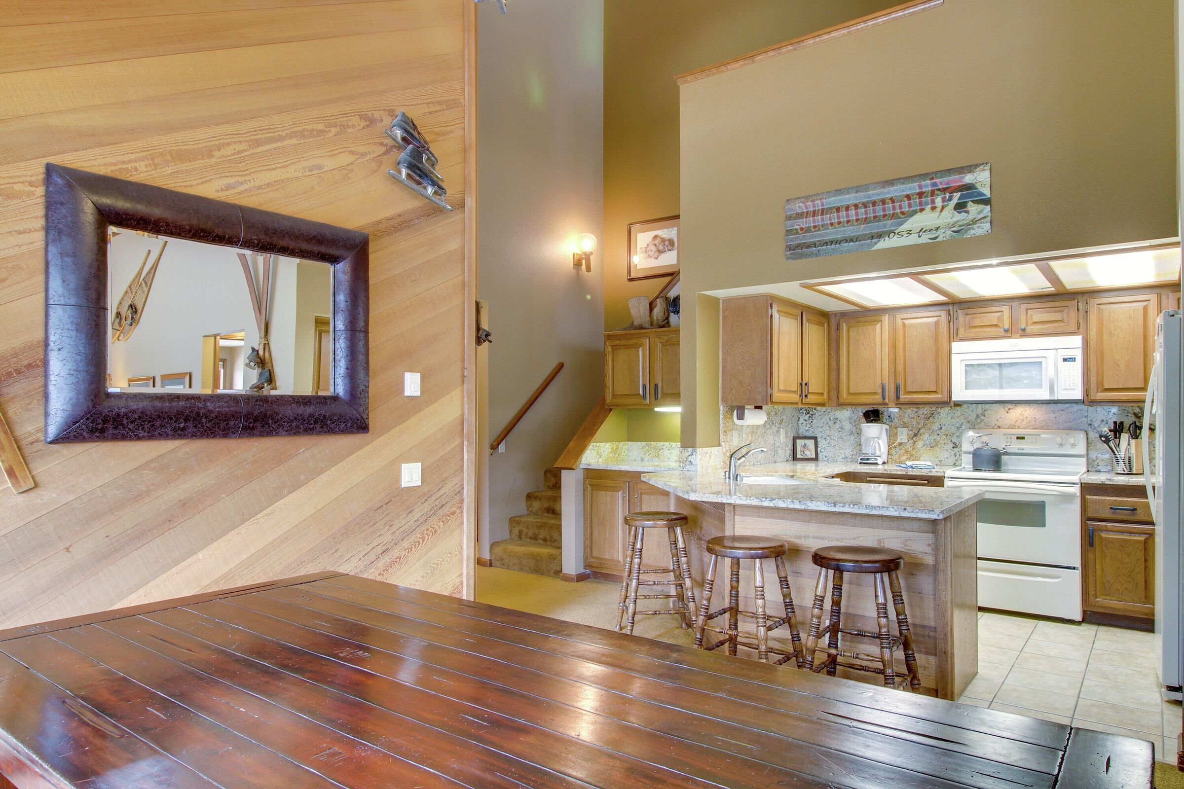Dining Area & Kitchen