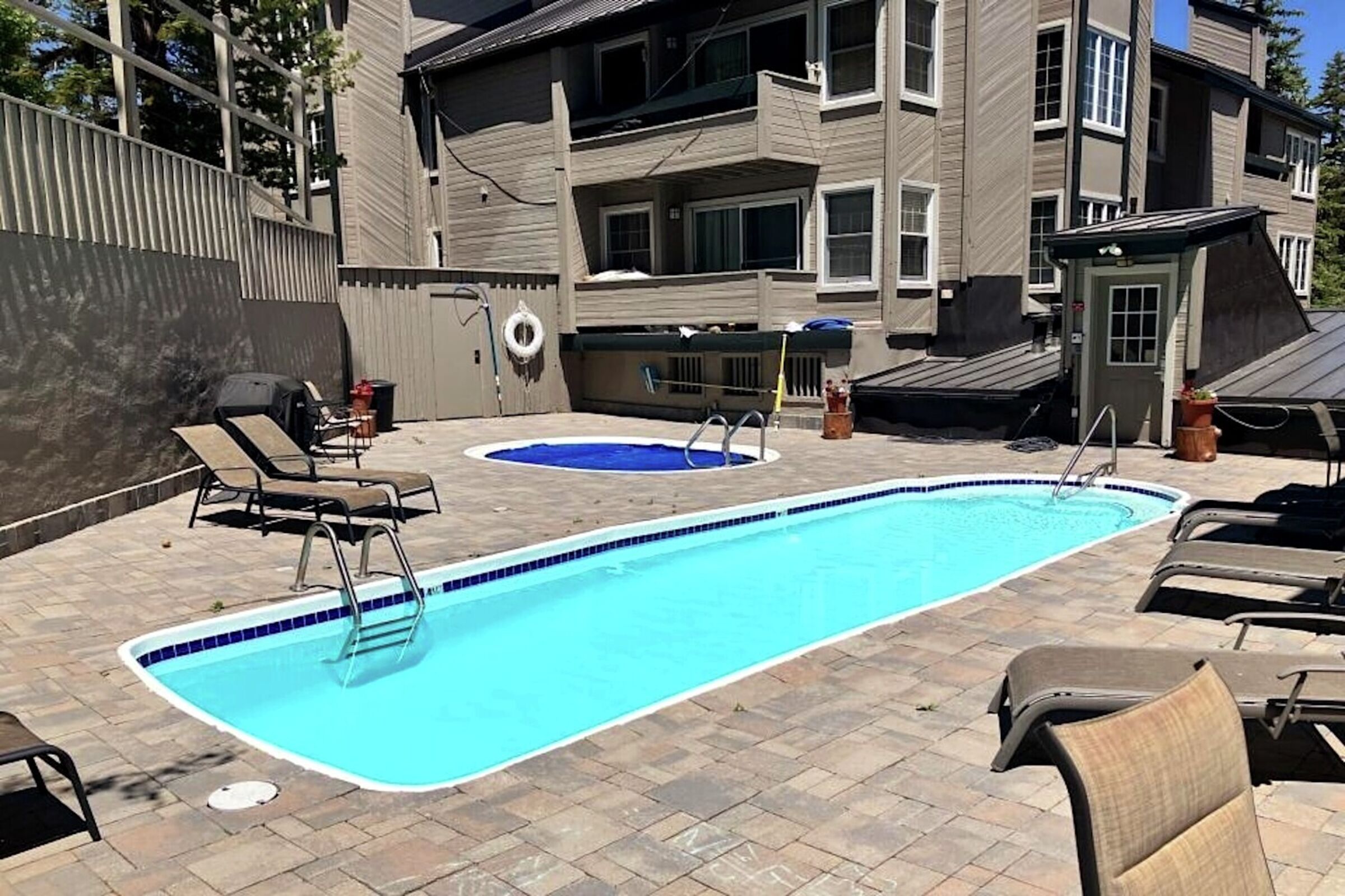 Outdoor Pool & Hot Tub