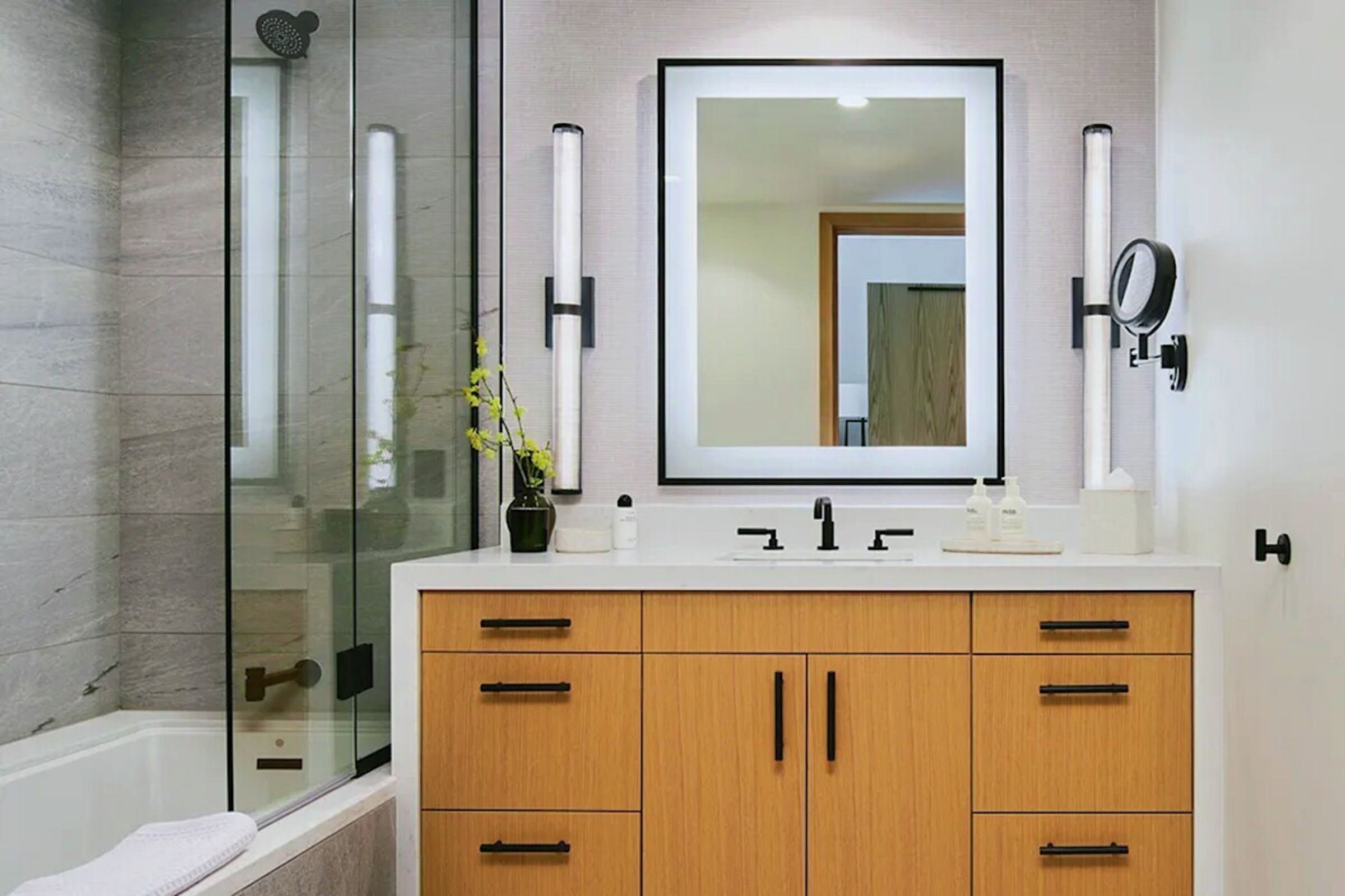 King/King - Bathroom