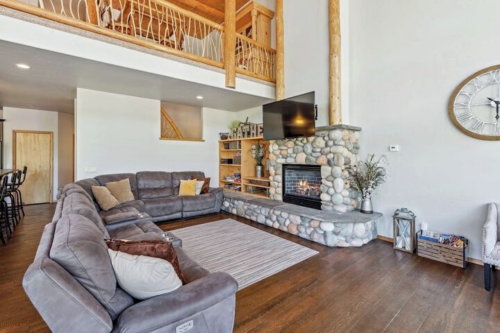 #311 - Wood Run Ski Haus - Living Area
