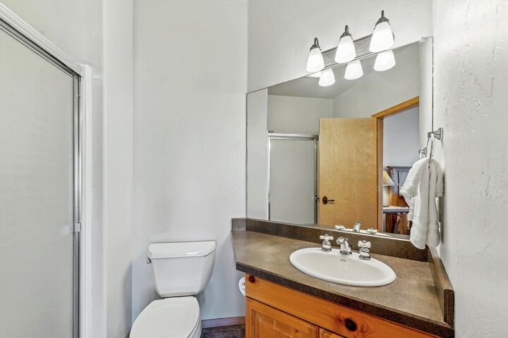 #311 - Wood Run Ski Haus - Ensuite Bathroom