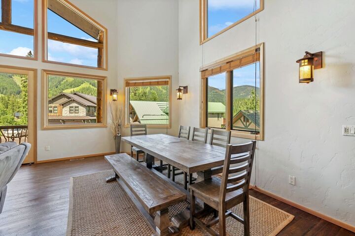 #311 - Wood Run Ski Haus - Dining Area