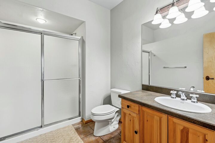 #311 - Wood Run Ski Haus - Ensuite Bathroom