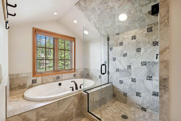 #325 - Ensuite Bathroom