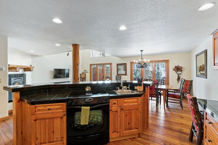 #319 - Kitchen