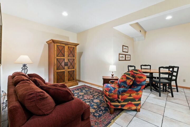 #319 - Family Room