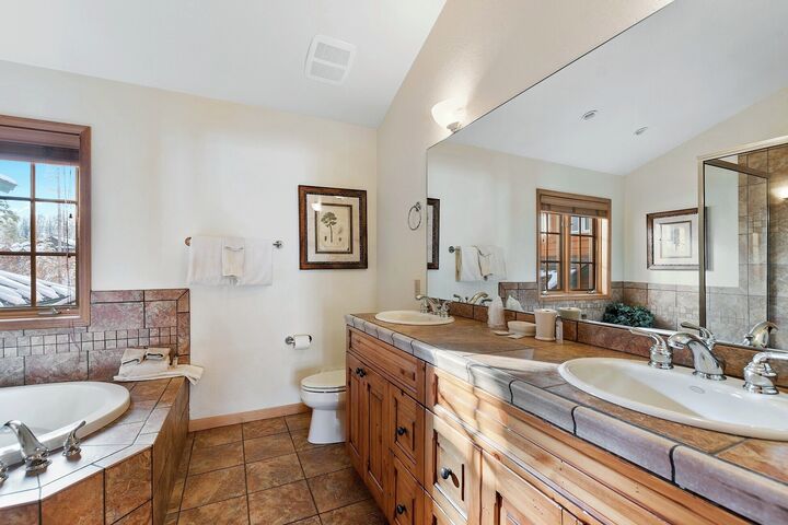 #319 - Master Ensuite Bathroom