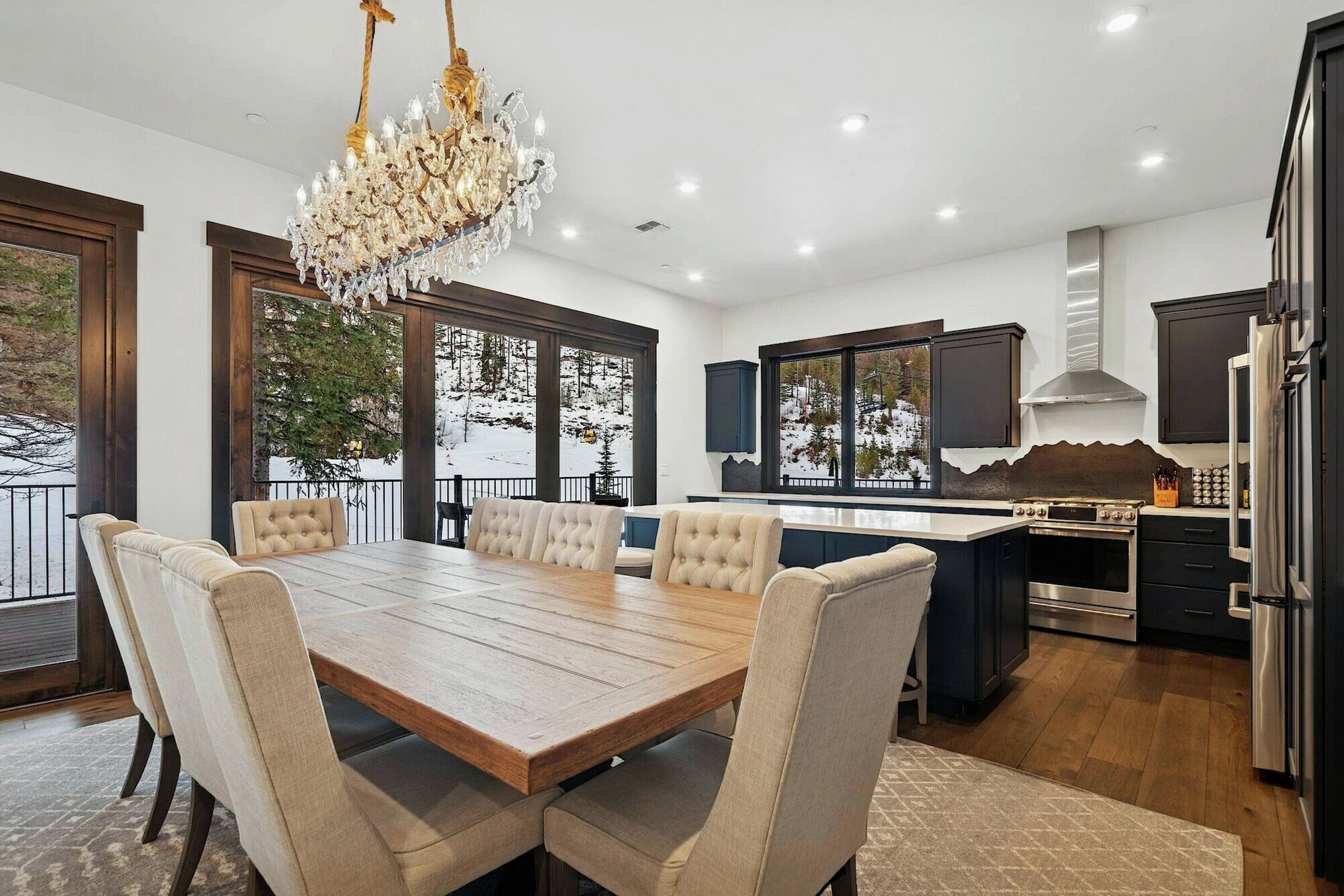 Dining Area & Kitchen