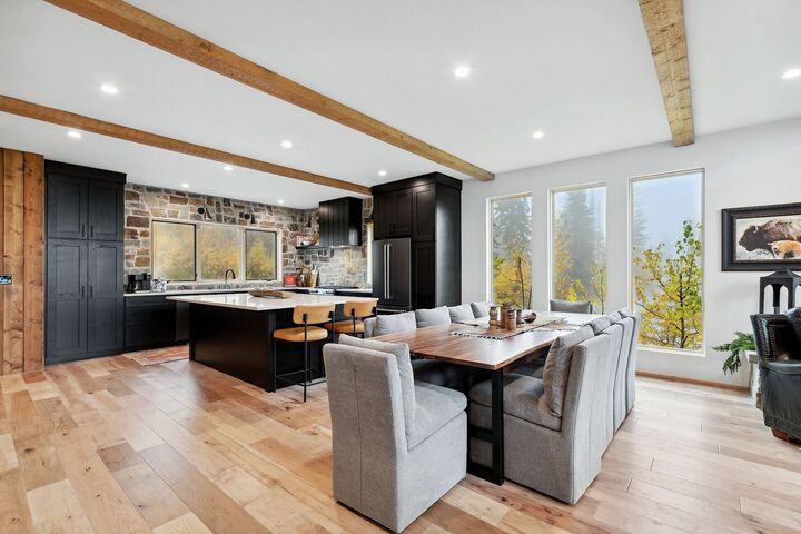 Dining Area & Kitchen