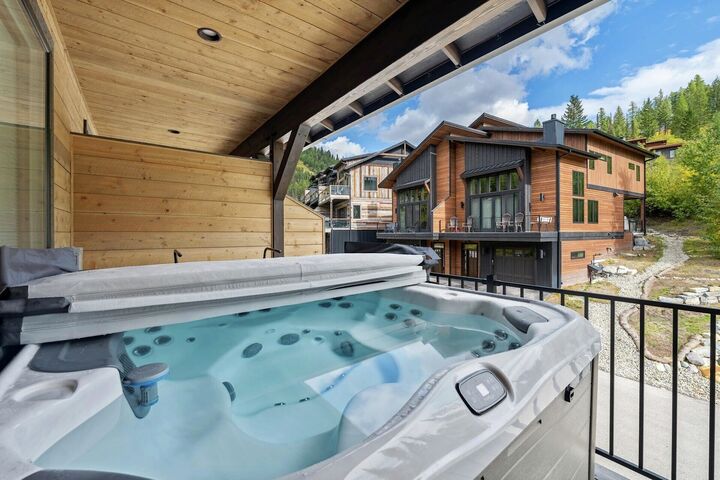 Balcony with Hot Tub