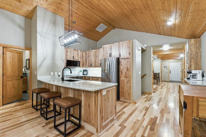 4 Bdrm 3.5 Bath - Kitchen