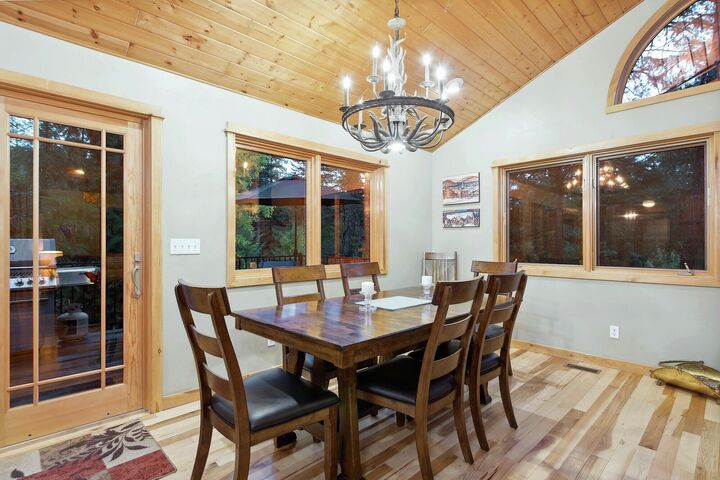 4 Bdrm 3.5 Bath - Dining Area