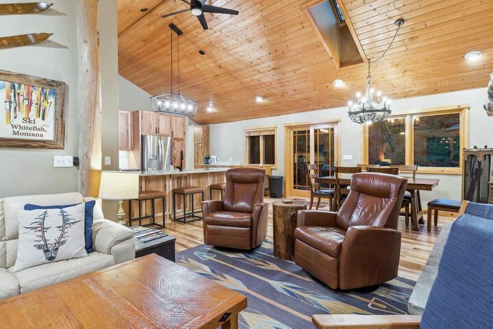 4 Bdrm 3.5 Bath - Living Area