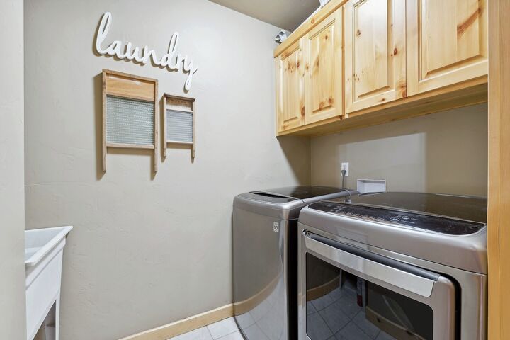 4 Bdrm 3.5 Bath - Laundry Room