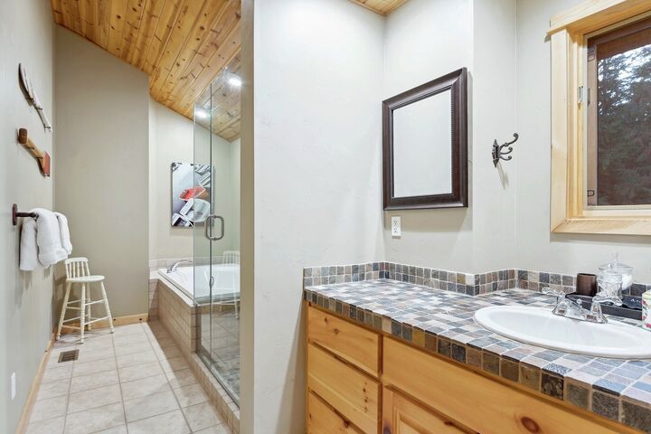 4 Bdrm 3.5 Bath - Bathroom