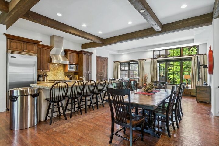 Dining Area & Kitchen