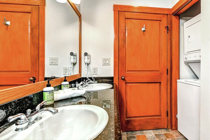 #101 - Red-Wing - Master Ensuite Bathroom