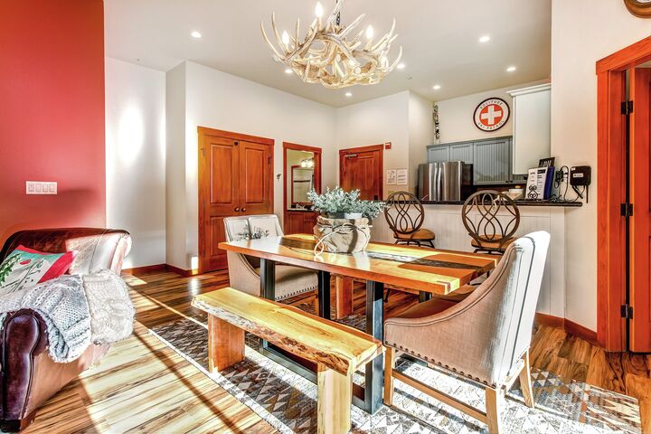 #101 - Red-Wing - Dining Area