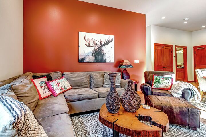 #101 - Red-Wing - Living Area