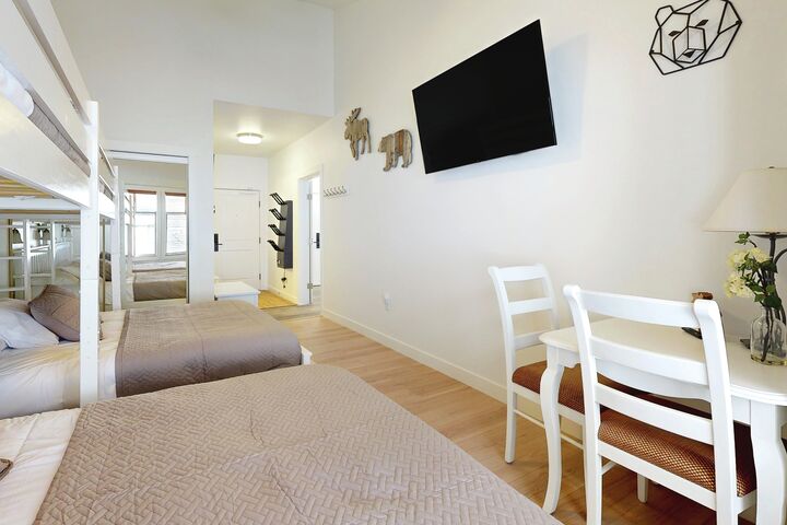 #314 - Maximus Suite - Bedroom