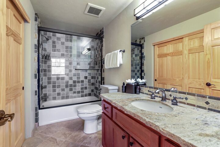 3 Bdrm Condo - Bathroom