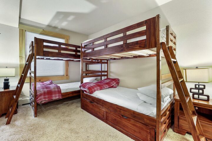 3 Bdrm Luxury - Bedroom