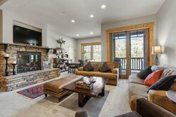 3 Bdrm Luxury - Living Area