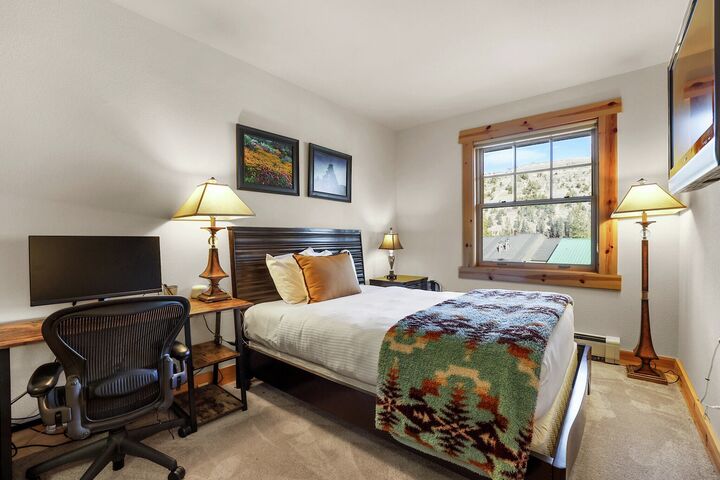 3 Bdrm Luxury - Bedroom