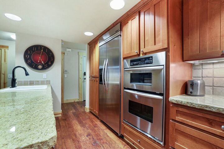 3 Bdrm Luxury - Kitchen