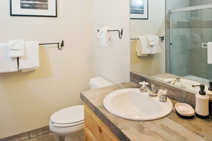 Luxury 2 Bdrm - Ensuite Bathroom 