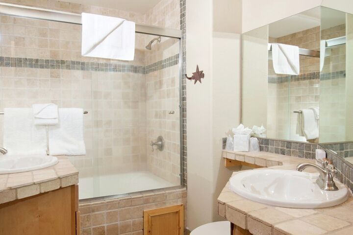 Luxury 2 Bdrm - Master Ensuite Bathroom