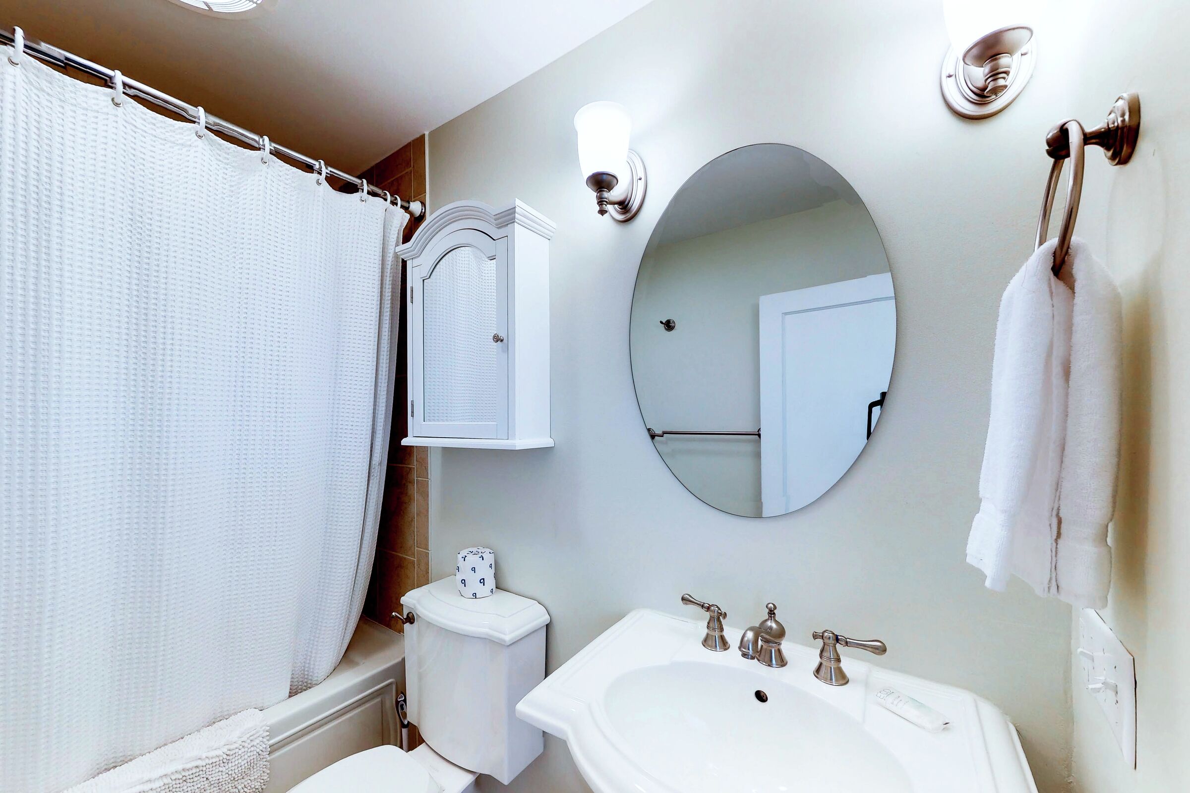 2 Bdrm 1 Bath - Bathroom