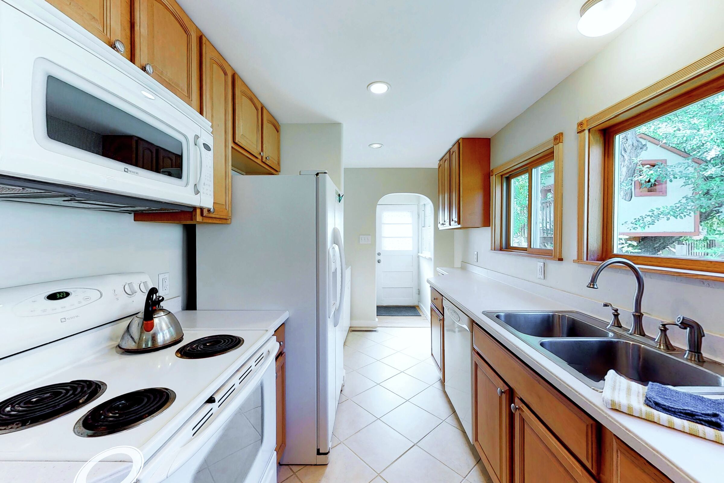 2 Bdrm 1 Bath - Kitchen